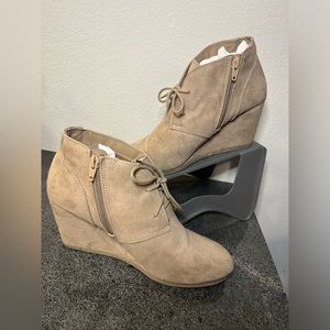 Target Brand Tan Crème Colored Lace Up Medium Wedged Zipper Booties Size 9.5